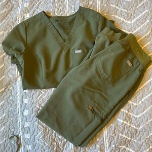 Figs Women's Spruce Green Scrub Set (XXS TALL)